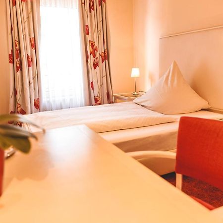 Hotel Loewen Eggenstein-Leopoldshafen Eksteriør bilde