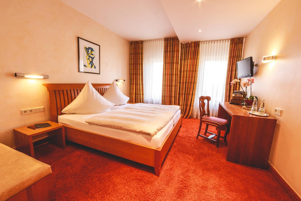 Hotel Loewen Eggenstein-Leopoldshafen Eksteriør bilde