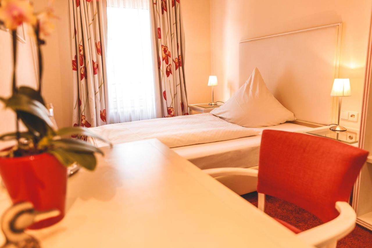 Hotel Loewen Eggenstein-Leopoldshafen Eksteriør bilde