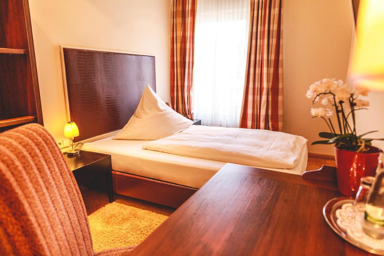 Hotel Loewen Eggenstein-Leopoldshafen Eksteriør bilde
